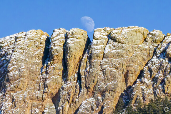 Horse Tooth Rock stands majestically in Fort Collins, a striking landmark of natural beauty.