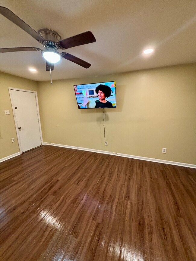 6043 Wister St unit 1F, Philadelphia, PA 19138 - photo 4