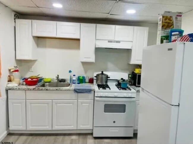 20 S Bellevue Ave unit Apartment 2, Atlantic City, NJ 08401 - photo 3