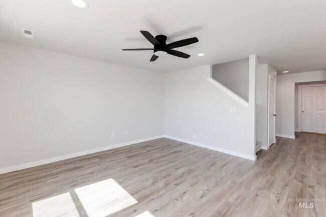 41 S Sweetgrass Ave, Nampa, ID 83651 - photo 3