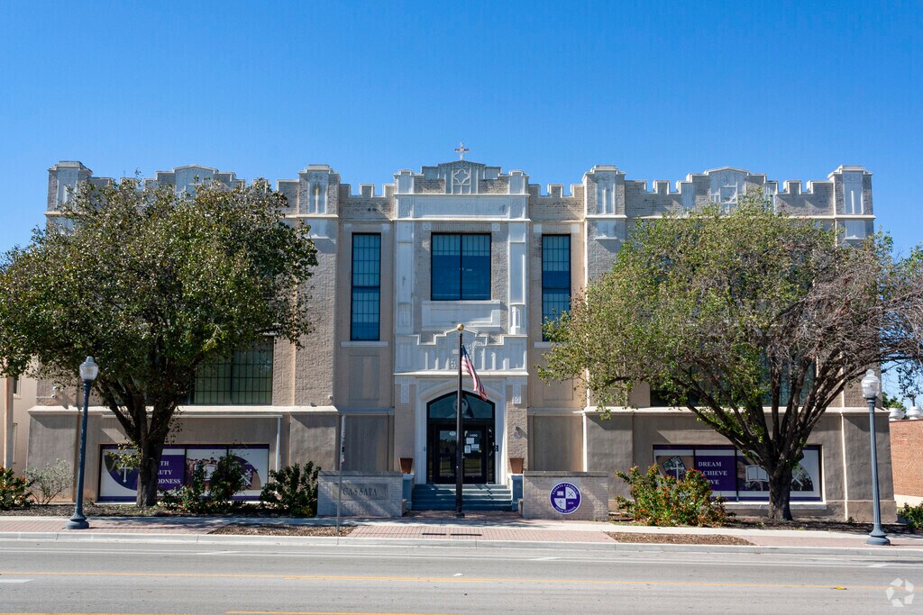 Cassata High School provides education in the neighborhood of 
Medical District.