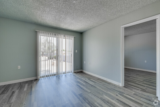 1BR, 1BA - 600SF