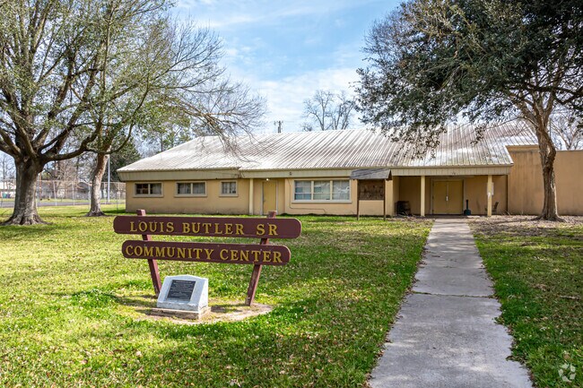 North City Park has a community center for indoor activities.