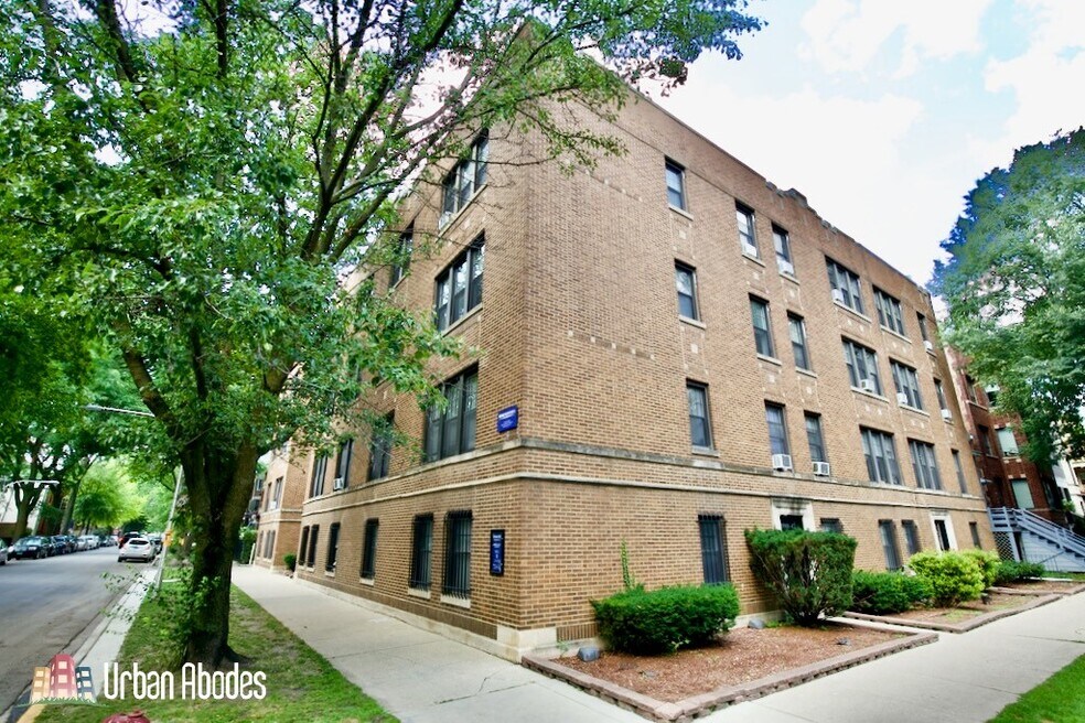 3908 N Janssen Ave unit A04C, Chicago, IL 60613 - photo 1