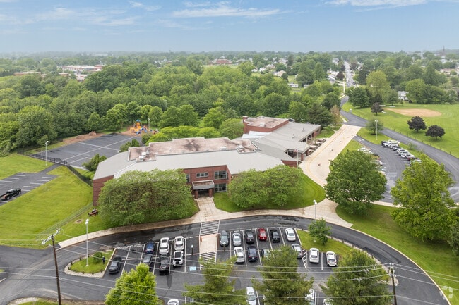 Elk Ridge School has 412 students in grades 1-2 with a student-teacher ratio of 12 to 1.