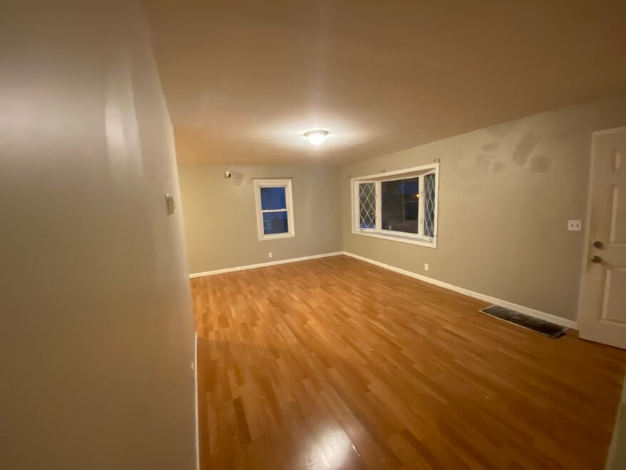 1090 Elda Ln, Cincinnati, OH 45224 - photo 1