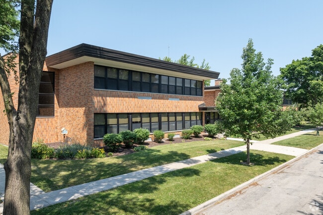 Abraham Lincoln Elementary School is a highly rated school in Oak Park.