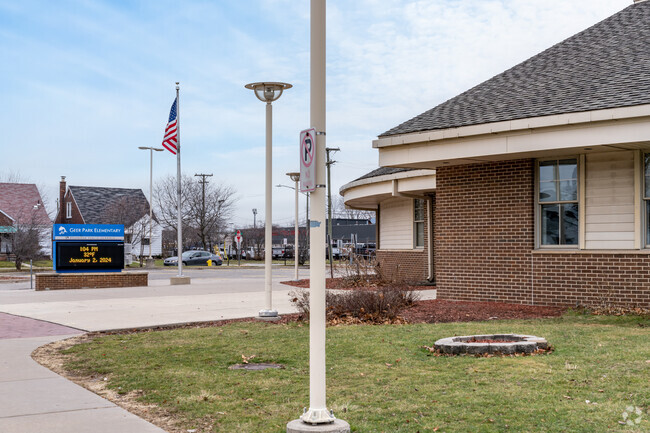 Geer Park Elementary School, Campus.