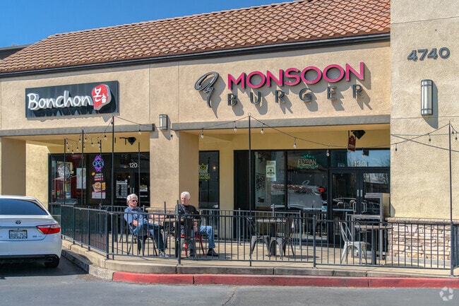 Plenty of eateries are available for the residents of Natomas Park.