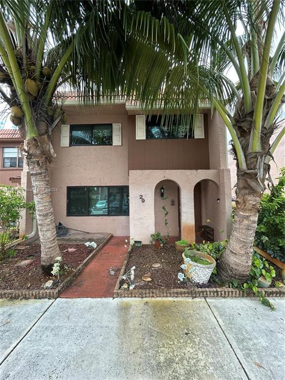29 Madrid Ln, Davie, FL 33324