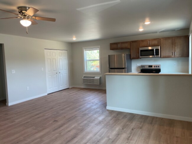 1040 W 2nd St unit 2D, Libby, MT 59923 - photo 3