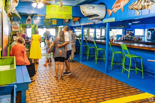 Ocean Breeze residents enjoying a local delight at the iconic Old Key Lime House.