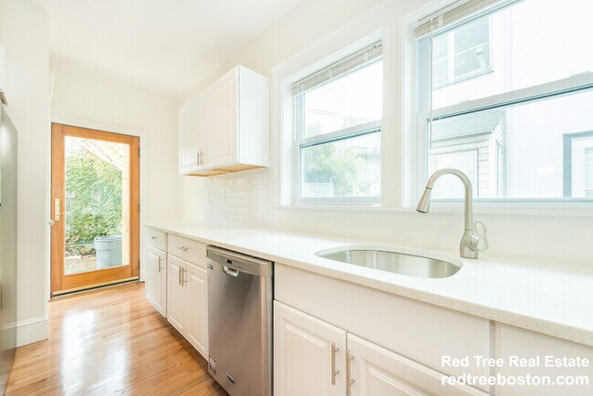 299 Alewife Brook Pkwy unit 2, Somerville, MA 02144 - photo 3