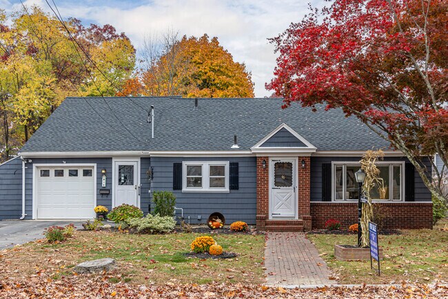 Homes in Colonial Heights include ranch styles with detached garages.