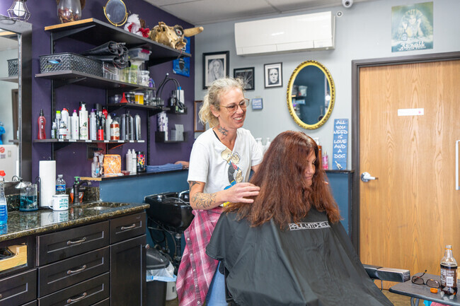 Maupin's Barber Stylist provides residents of Meadowvale with high quality hair cuts.
