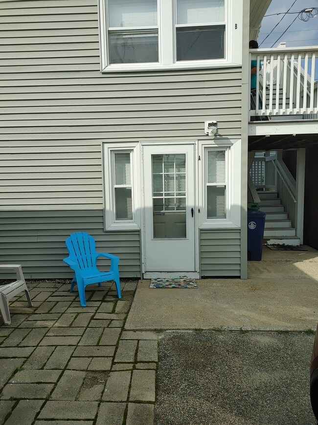 8 Highland Ave, Hampton, NH 03842 - photo 3