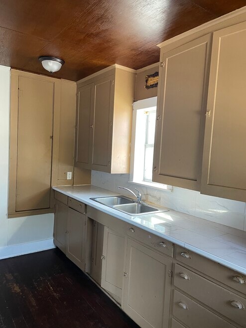 428 S Texas Ave unit 9, Mercedes, TX 78570 - photo 1