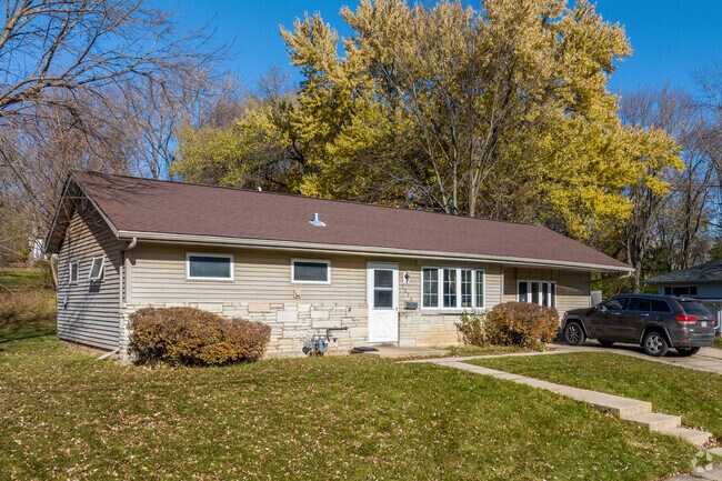 Ranch houses are the most common type found in Mendota Hills.