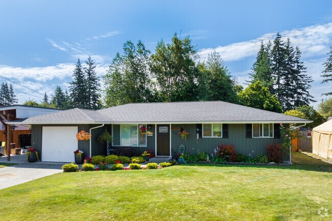 Neighbors take pride in planting along short entryways in Pinewood.
