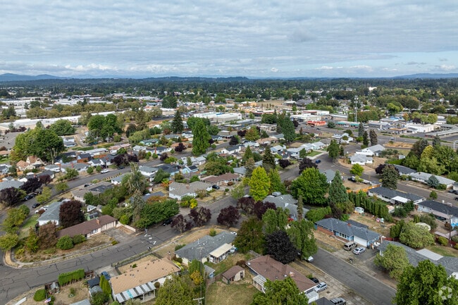 Santiam, OR is a neighborhood in Albany, OR close to the downtown area.