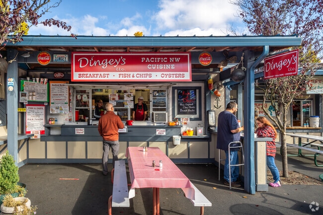 Dingey’s is a great place to grab a quick bite near Burbank-Elliott.
