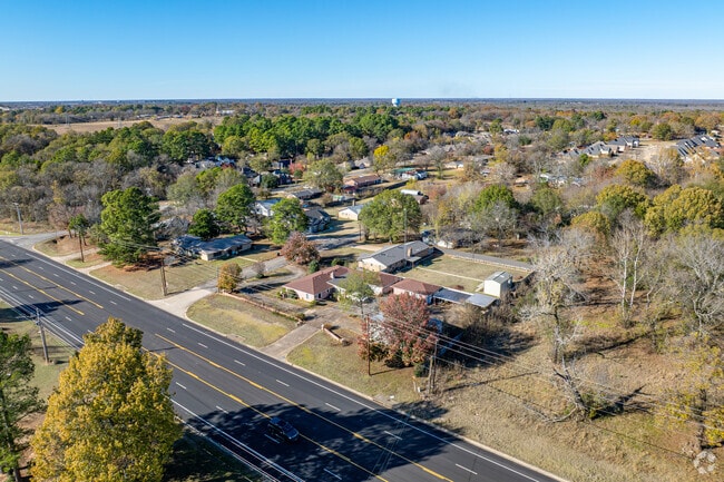 Reno, TX streets blend spacious lots with easy access to town.