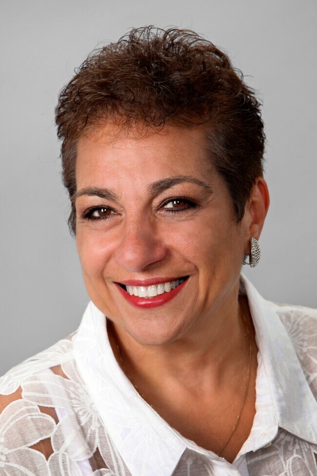 Vivian Selenow