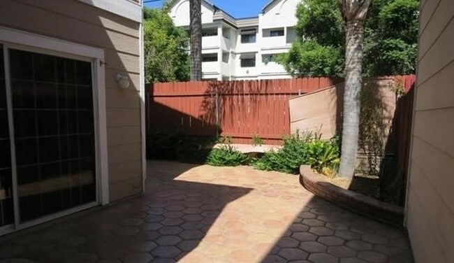 17726 Kinzie St, Northridge, CA 91325 - photo 3