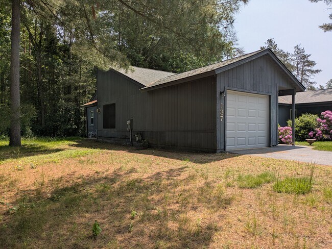 1 car attached garage w/opner