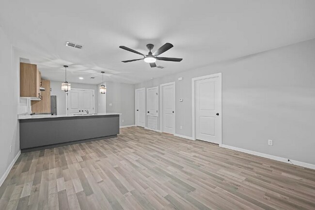 901 Pleasantview Dr unit D, Weslaco, TX 78596 - photo 6