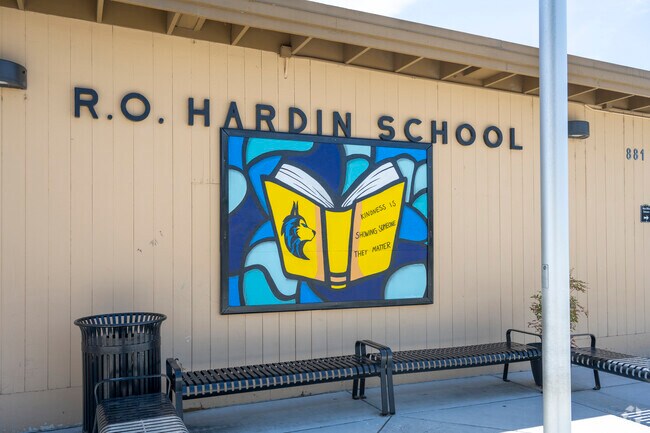 R. O. Hardin Elementary School  focuses on the higher education of its students.