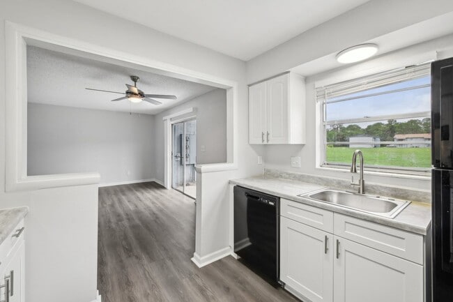 Roselea Manor Apartments, Sanford, FL 32773 - photo 2