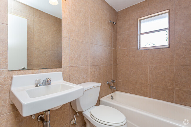 2BR, 1BA - 667SF