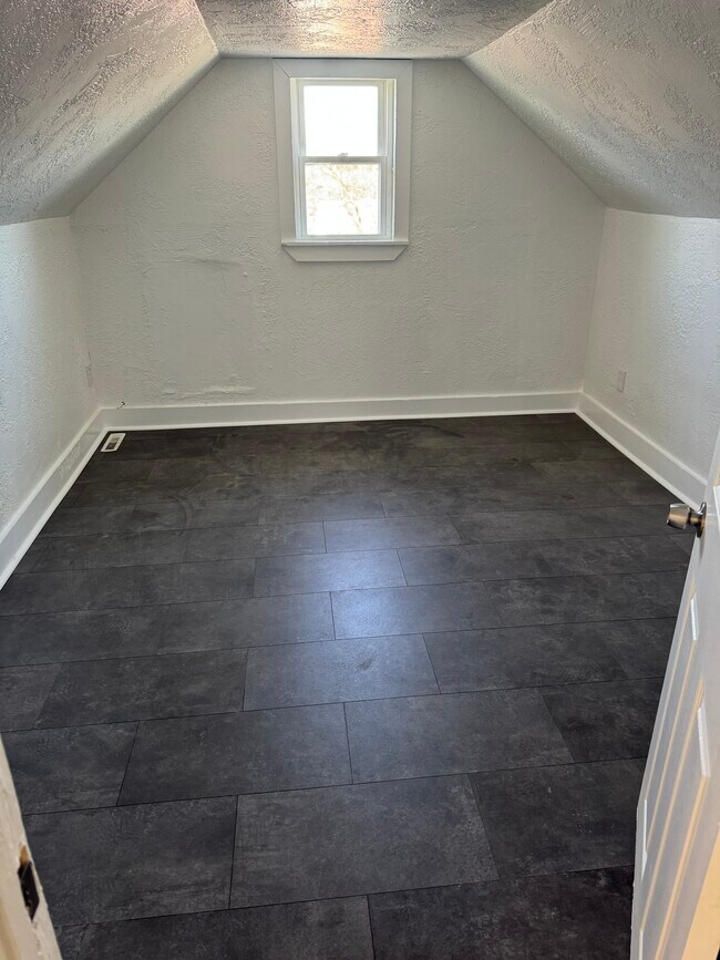 1272 Union St unit 1272 rear, Bridgeville, PA 15017 - photo 7