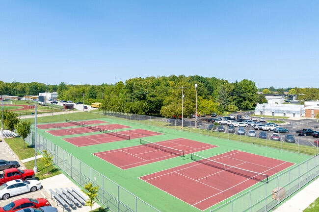 Groveport Maddison High School features  tennis courts.