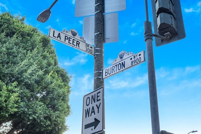 Burton Way Luxury Investments LLC - 332 La Peer, Beverly Hills, CA 90211 - photo 4