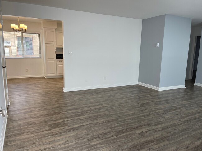 718 N Guadalupe Ave unit 4, Redondo Beach, CA 90277 - photo 5