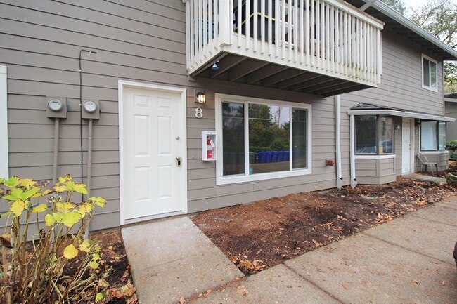 5704 SW Beaverton Hillsdale Hwy unit 8, Portland, OR 97221 - photo 2