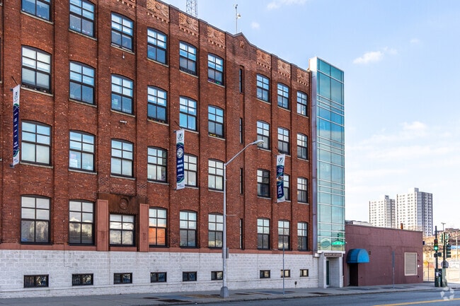 Philip’s Academy Charter serves PK–8 with a 19:1 student-teacher ratio in Newark.