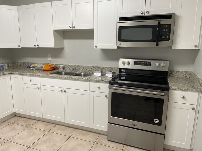 9332 Sun Ct unit 1, West Palm Beach, FL 33403 - photo 5