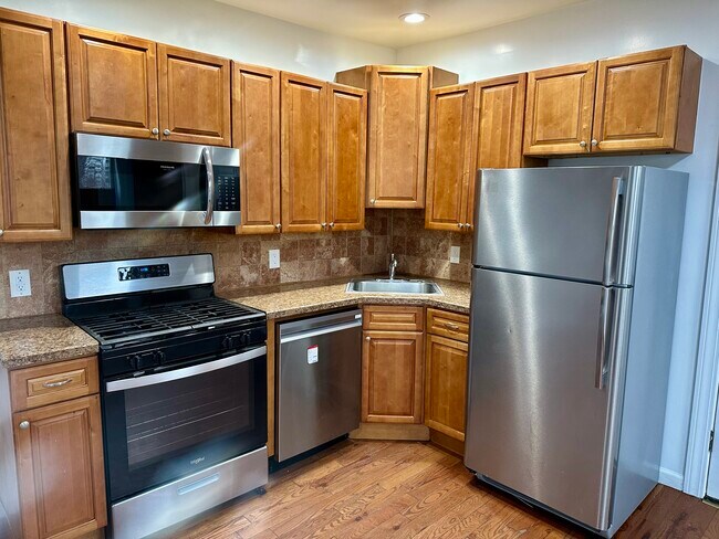 37 Independence St unit 2R, White Plains, NY 10606 - photo 3