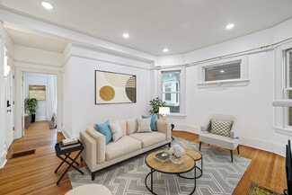 2338 NW Hoyt St, Portland, OR 97210