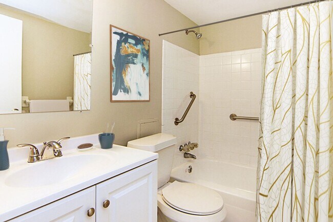 South Terrace Apartments – Comfort & Convenience in Cincinnati!, Cincinnati, OH 45215 - photo 7