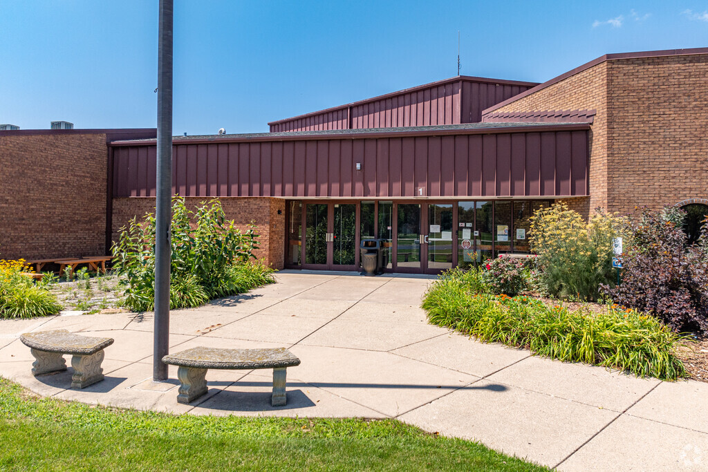 Three Rivers School is an above average, public school located in Channahon, IL.