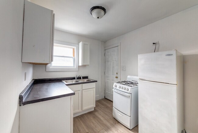 1610 S Cedar St unit 4, Lansing, MI 48910 - photo 7