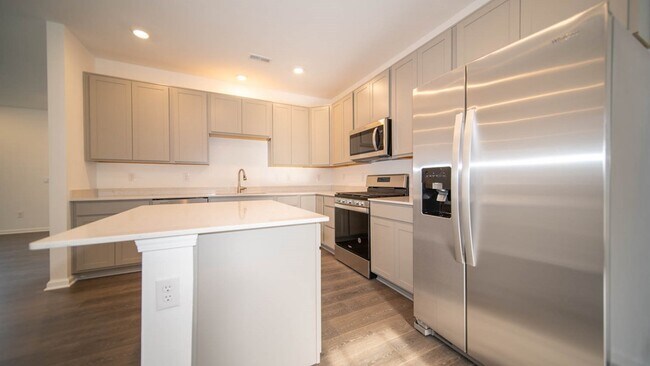 6114 Cascades Dr, Whitestown, IN 46075 - photo 4