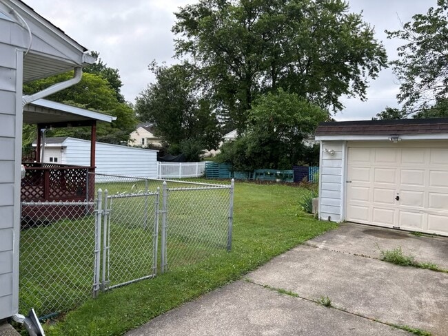 435 E 36th St, Erie, PA 16504 - photo 2