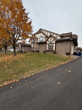 1317-1332 Hillwood Blvd, Pewaukee, WI 53072