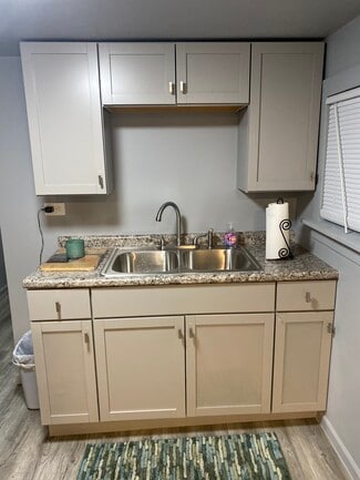 4865 W Concord Place Unit Basement, Chicago, IL 60639