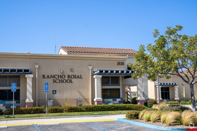 Rancho Rosal Elementary School is located in Camarillo, CA.